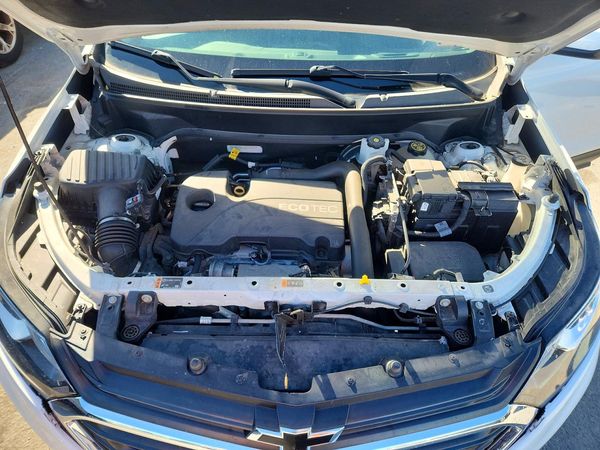 2020 CHEVROLET EQUINOX LT (1LT) — Engine bay