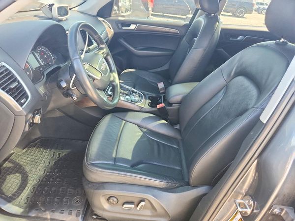 2015 AUDI Q5 Premium Plus — DENT
