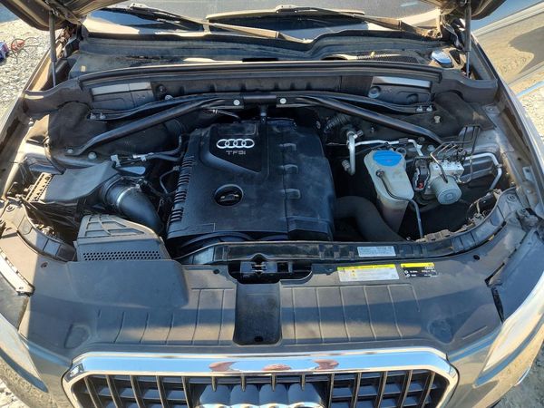 2015 AUDI Q5 Premium Plus — Engine bay