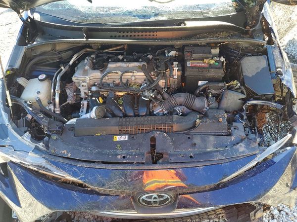 2020 TOYOTA COROLLA LE — Engine bay