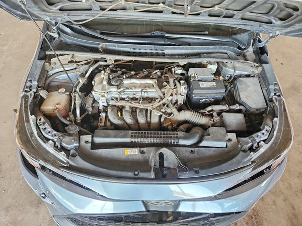 2020 TOYOTA COROLLA LE — Engine bay