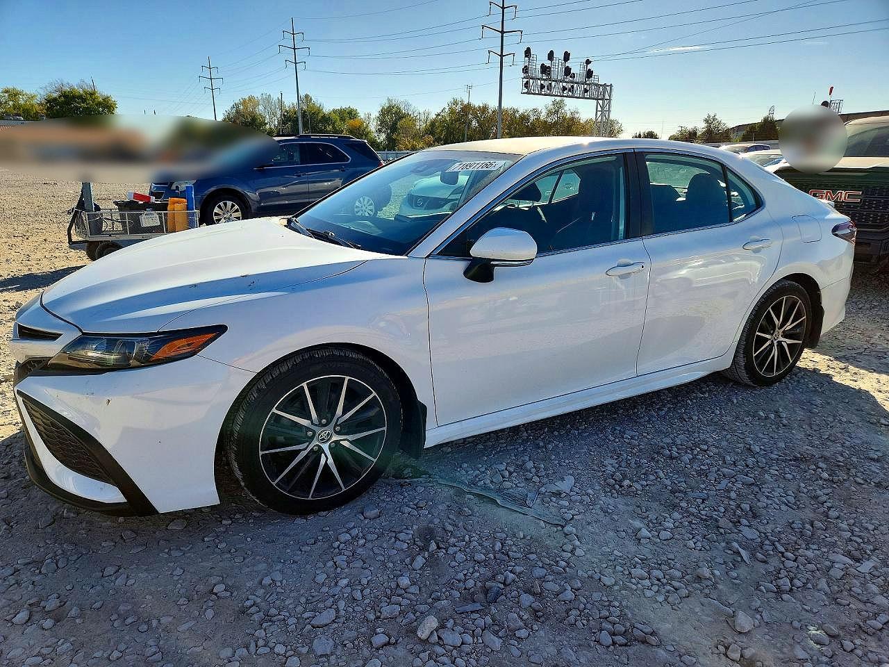 2021 TOYOTA CAMRY SE + Convenient Pkg — Front 3/4