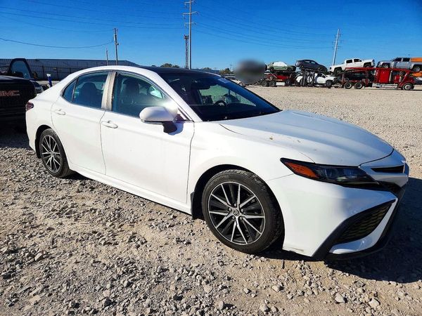 2021 TOYOTA CAMRY SE + Convenient Pkg — Passenger 3/4