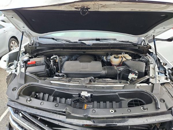 2023 CHEVROLET SUBURBAN LT — Engine bay