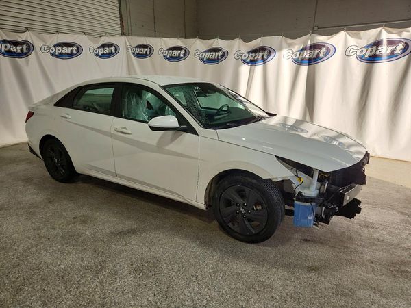 2023 HYUNDAI ELANTRA SEL — Passenger 3/4