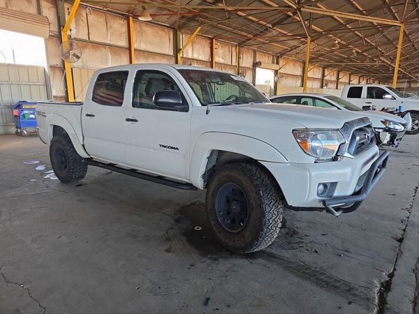 2015 TOYOTA TACOMA Delux Grade — Passenger 3/4