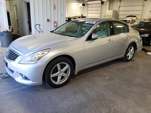 2013 INFINITI G37 — Front 3/4