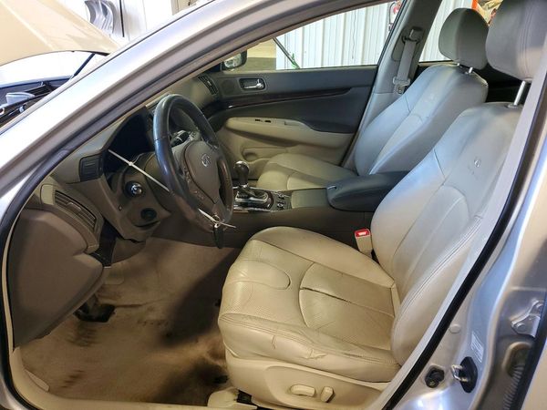 2013 INFINITI G37 — DENT