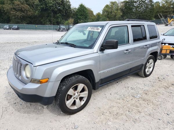 2014 JEEP PATRIOT Sport — Front 3/4