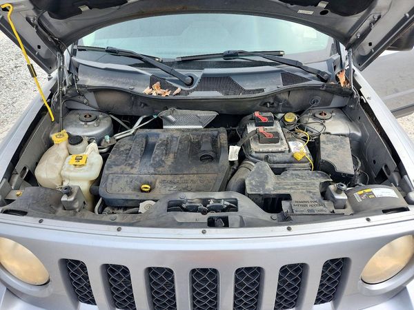 2014 JEEP PATRIOT Sport — Engine bay