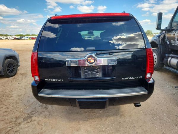 2014 CADILLAC ESCALADE ESV Luxury — DIRR