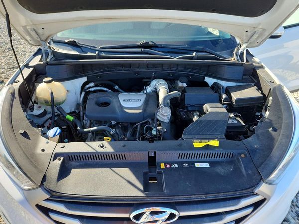 2018 HYUNDAI TUCSON — Engine bay