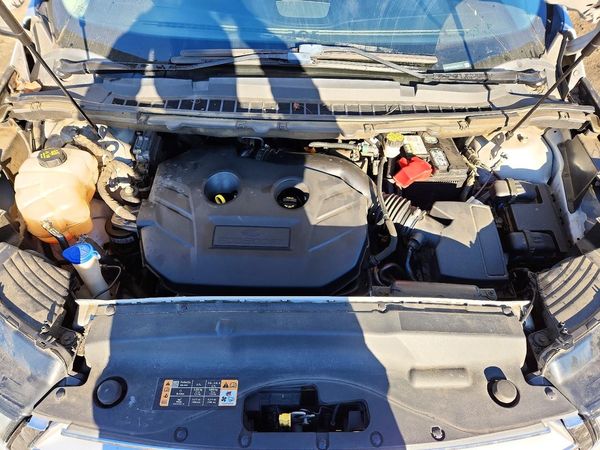 2018 FORD EDGE Titanium — Engine bay