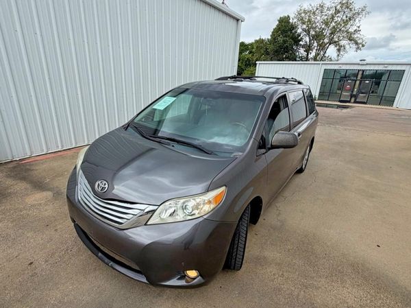 2012 TOYOTA SIENNA