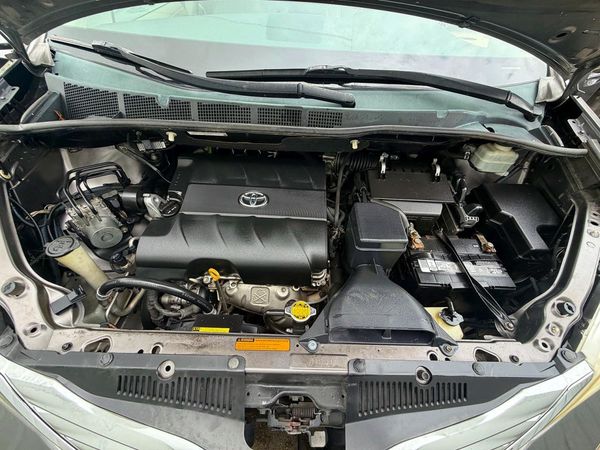 2012 TOYOTA SIENNA