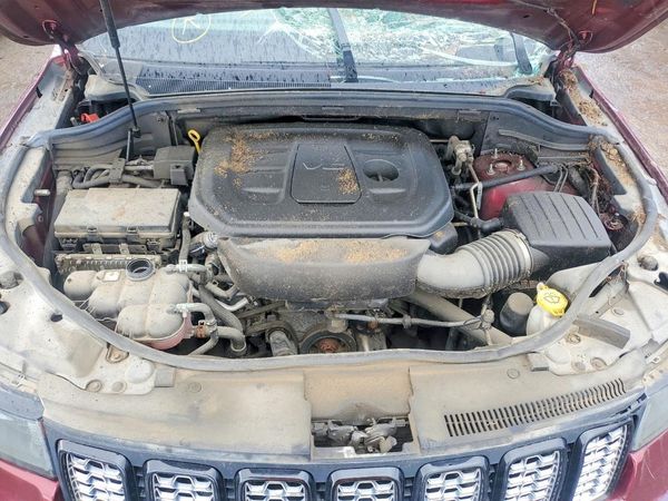 2021 JEEP CHEROKEE Laredo — Engine bay
