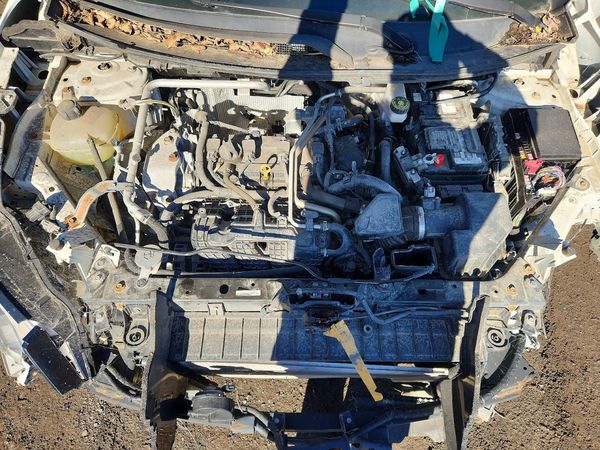2021 NISSAN ROGUE S — Engine bay