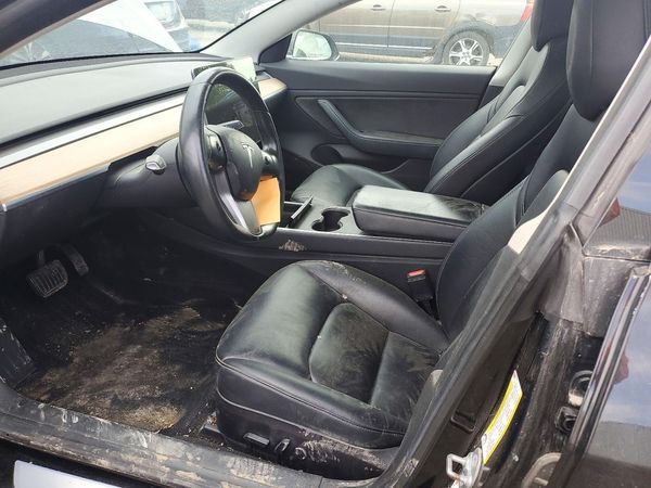 2018 TESLA MODEL 3 — DENT