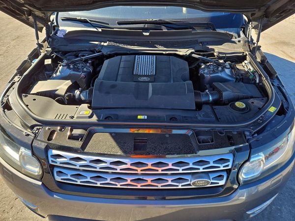 2016 LAND ROVER RANGEROVER HSE — Engine bay