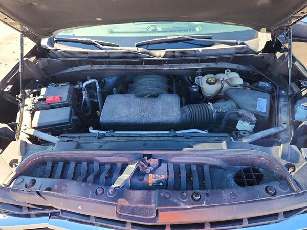 2020 CHEVROLET SILVERADO LT — Engine bay