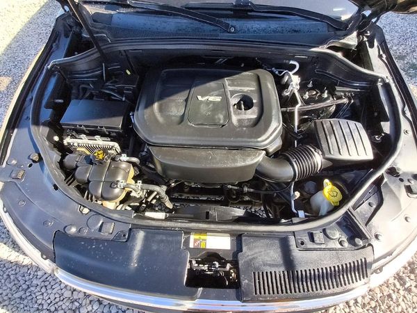 2017 DODGE DURANGO SXT — Engine bay