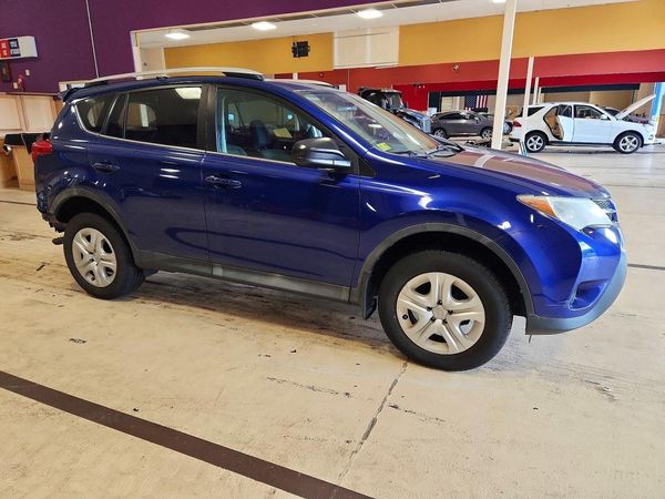 2015 TOYOTA RAV4 LE (X Grade) — Passenger 3/4