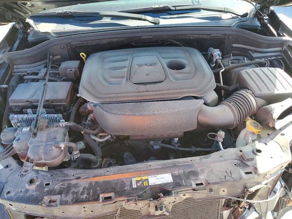 2020 JEEP GRAND CHEROKEE Limited — Engine bay