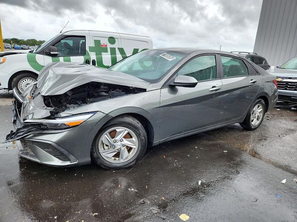 2025 HYUNDAI ELANTRA SE — Front 3/4
