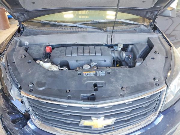 2015 CHEVROLET TRAVERSE LS — Engine bay