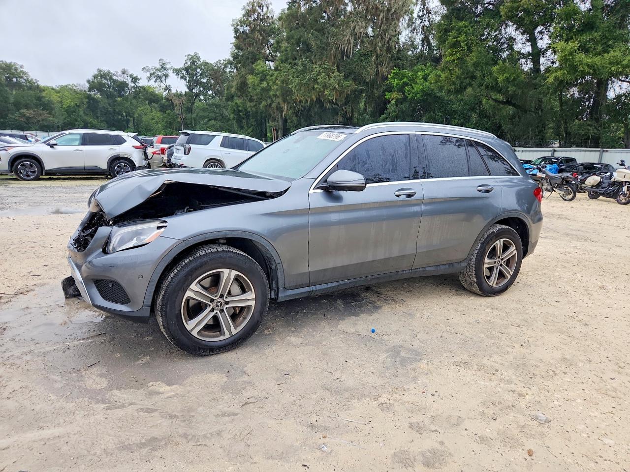 2018 MERCEDES-BENZ GLC GLC300 — Front 3/4