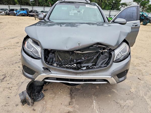 2018 MERCEDES-BENZ GLC GLC300 — Engine bay