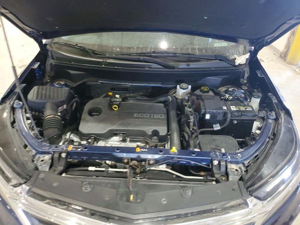 2022 CHEVROLET EQUINOX LT (1LT) — Engine bay