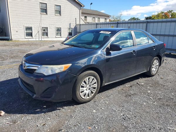 2012 TOYOTA CAMRY — Front 3/4