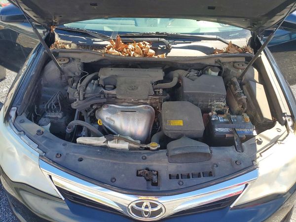 2012 TOYOTA CAMRY — Engine bay