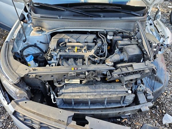 2022 HYUNDAI VENUE SE — Engine bay