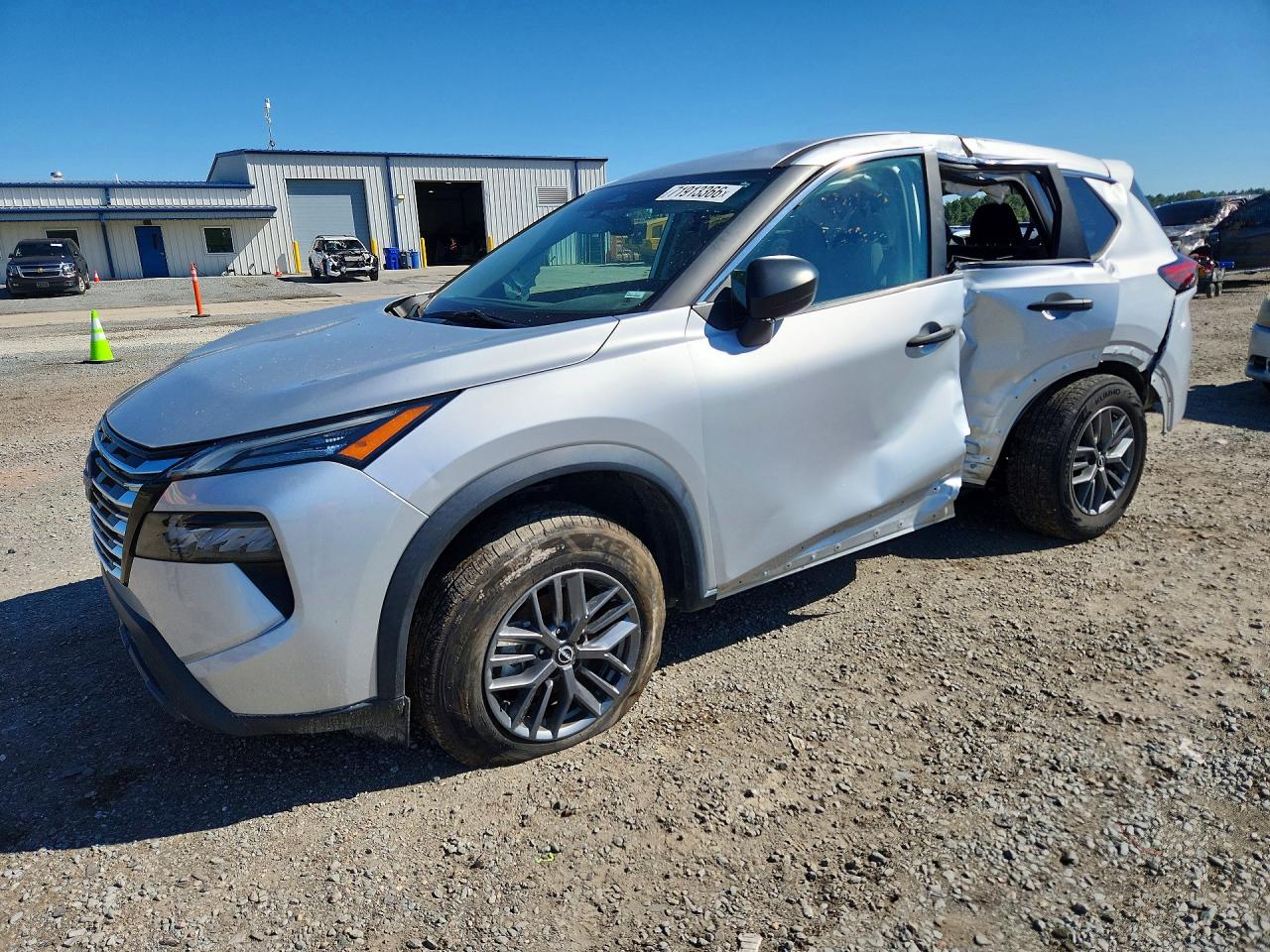 2024 NISSAN ROGUE S — Front 3/4