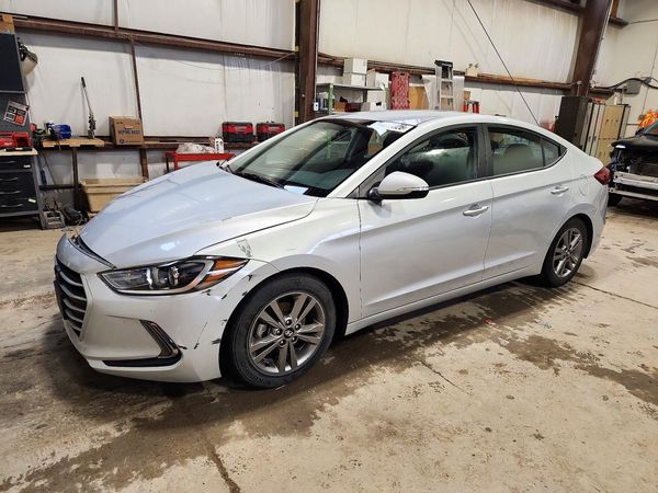 2018 HYUNDAI ELANTRA — Front 3/4