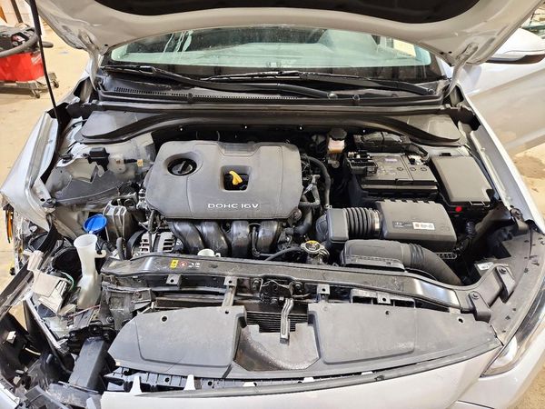 2018 HYUNDAI ELANTRA — Engine bay