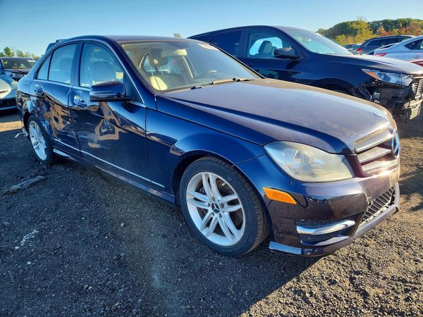 2014 MERCEDES-BENZ C-CLASS C300 4 MATIC — Passenger 3/4