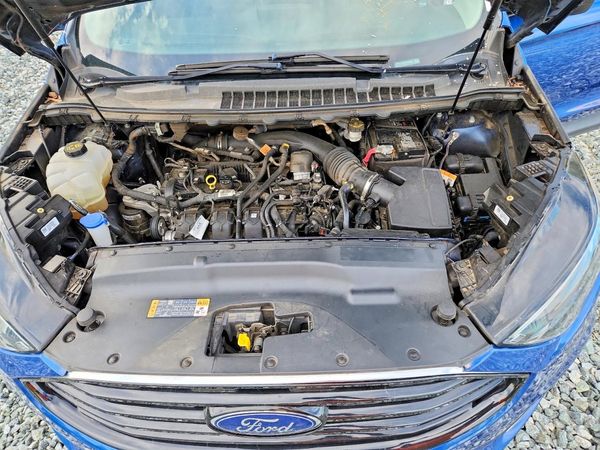 2022 FORD EDGE SEL — Engine bay