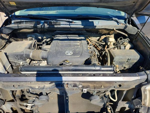 2013 TOYOTA TUNDRA SR5 — Engine bay