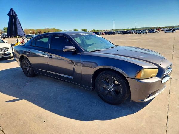 2014 DODGE CHARGER SE — Passenger 3/4