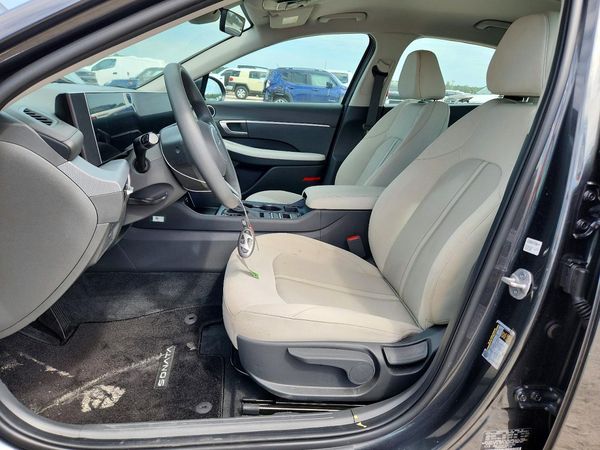 2025 HYUNDAI SONATA SE — DENT