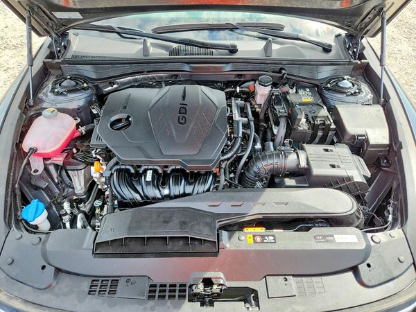2025 HYUNDAI SONATA SE — Engine bay
