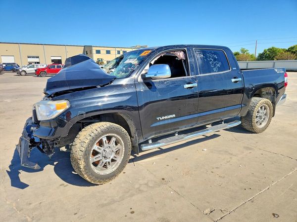 2017 TOYOTA TUNDRA SR5 — Front 3/4