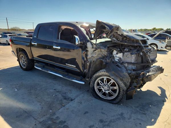 2017 TOYOTA TUNDRA SR5 — Passenger 3/4