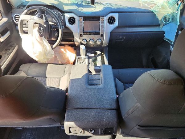 2017 TOYOTA TUNDRA SR5 — CKPT