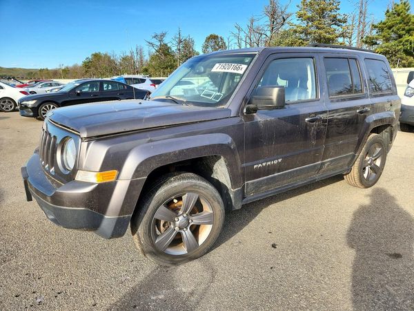2015 JEEP PATRIOT Latitude — Front 3/4