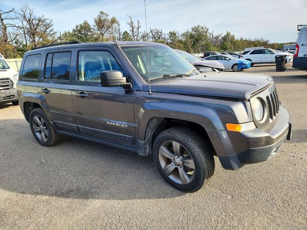 2015 JEEP PATRIOT Latitude — Passenger 3/4
