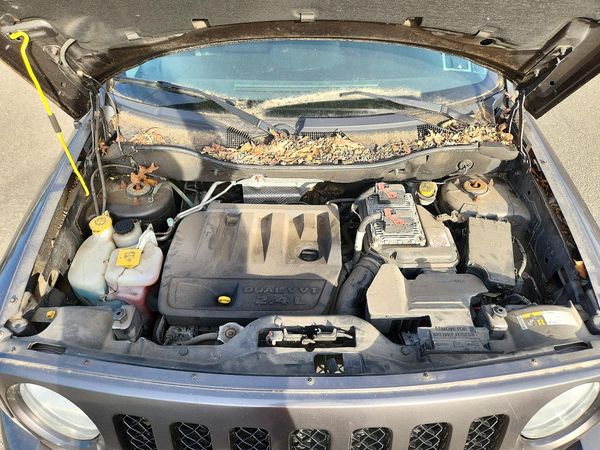 2015 JEEP PATRIOT Latitude — Engine bay